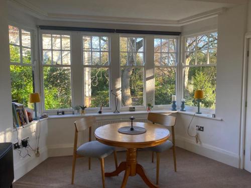 Picturesque Flat Surrounded By Stunning Gardens Accommodation image 3 Picturesque Flat Surrounded By Stunning Gardens image three