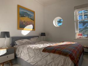 Picturesque Flat Surrounded By Stunning Gardens Accommodation image 2 Picturesque Flat Surrounded By Stunning Gardens image two