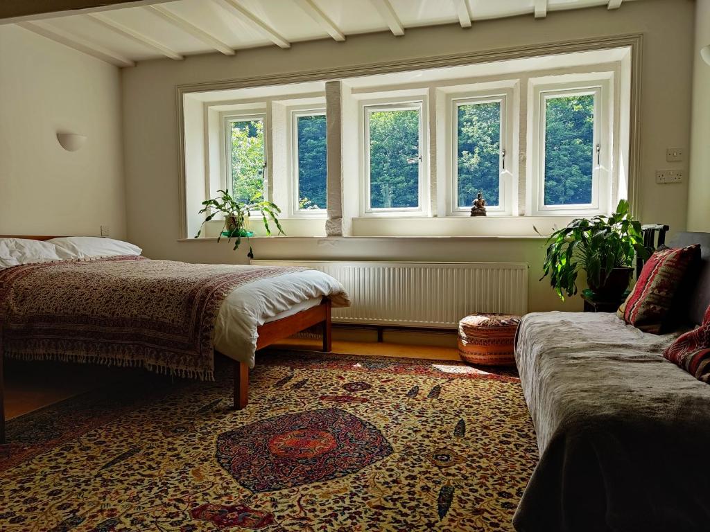 Beautiful quiet room in the heart of Holmfirth Accommodation image 1 Beautiful quiet room in the heart of Holmfirth image one