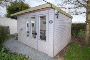 Seaways glamping, English Oak Accommodation image 2 Seaways glamping, English Oak image two