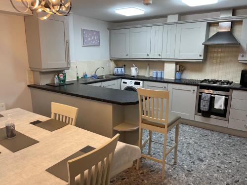 The Beeches - Serviced Duplex Apartment Accommodation image 3 The Beeches - Serviced Duplex Apartment image three