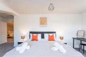 OnPoint -Spacious 3 Bedroom Apt With Parking! Accommodation image 2 OnPoint -Spacious 3 Bedroom Apt With Parking! image two