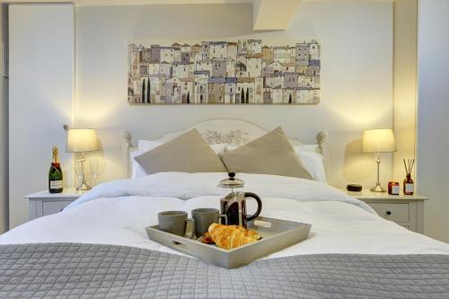 Kist Accommodates - The Little Hideaway image three