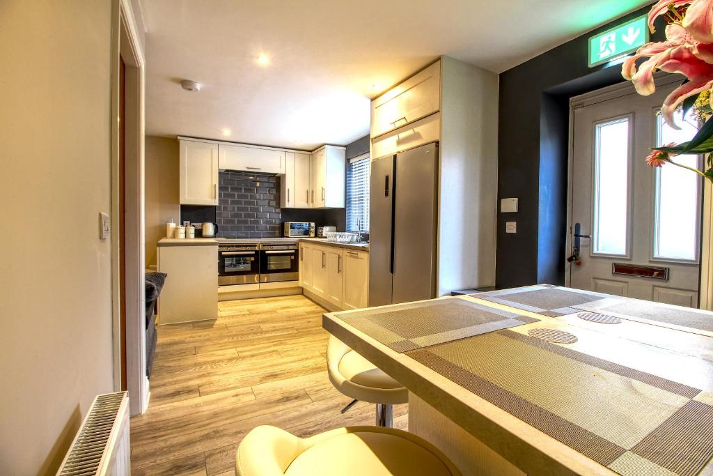 Central Huddersfield House, inc parking Accommodation image 1 Central Huddersfield House, inc parking image one