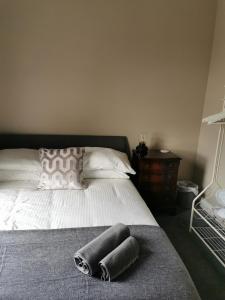 Central Huddersfield House, inc parking Accommodation image 2 Central Huddersfield House, inc parking image two