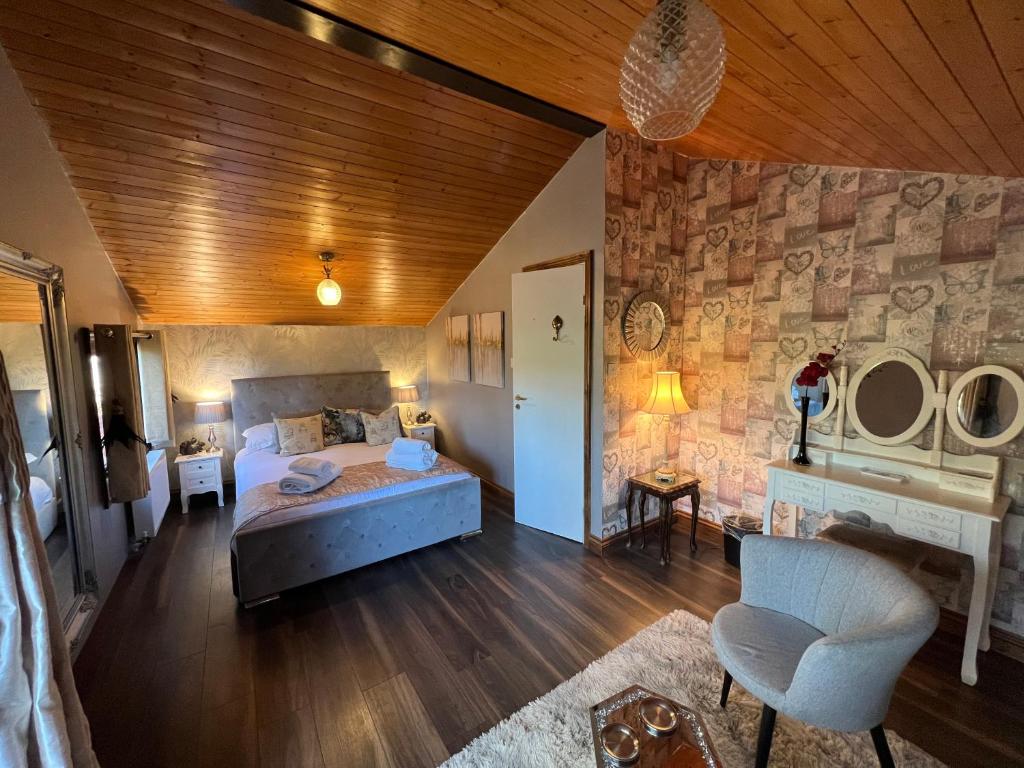 Picture of Squirrel Lodge at Owlet Hideaway - with Hot Tub