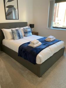 Icona - Luxurious 2 bed apartment image two