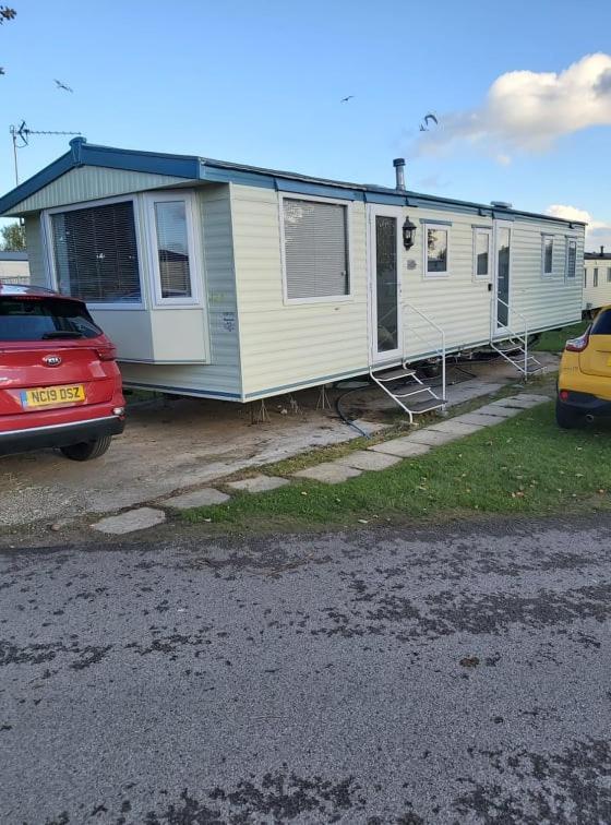 Row J26 - 3 Bedroom 6 berth caravan Accommodation image 1 Row J26 - 3 Bedroom 6 berth caravan image one