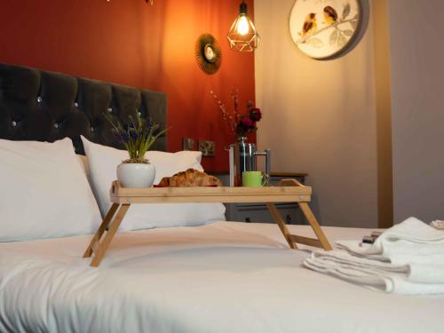 Pass the Keys Amazing, Newly renovated 5Bedroom House sleeps 10 Accommodation image 3 Pass the Keys Amazing, Newly renovated 5Bedroom House sleeps 10 image three
