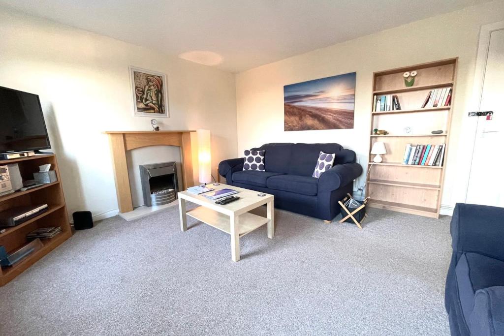GuestReady - Close To Leeds City Spacious Sleeps 6 Bright Family Home Accommodation image 1 GuestReady - Close To Leeds City Spacious Sleeps 6 Bright Family Home image one