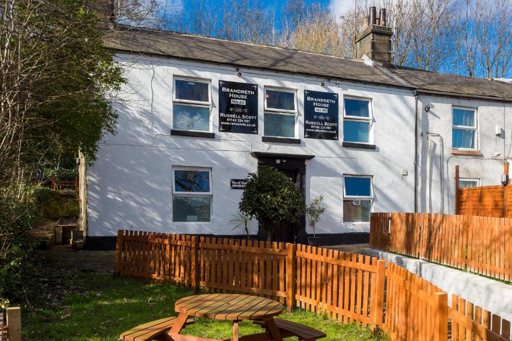 Russell Scott Backpackers - Sheffield Accommodation image 1 Russell Scott Backpackers - Sheffield image one
