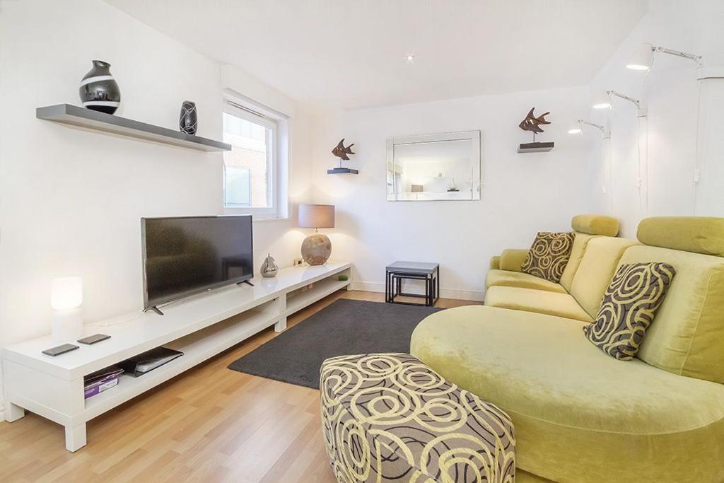 Strand House 21 Night Minimum Stay image one