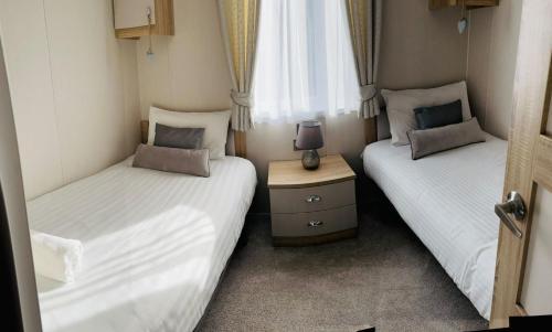 Roseberry Lodge with Hot Tub Accommodation image 3 Roseberry Lodge with Hot Tub image three
