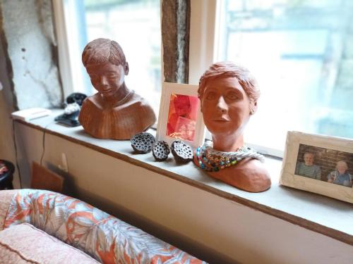 Eclectic Artists Cottage in Bohemian Hebden Bridge image three