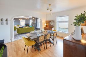 Host & Stay - Regency Mansions Apartment Accommodation image 2 Host & Stay - Regency Mansions Apartment image two