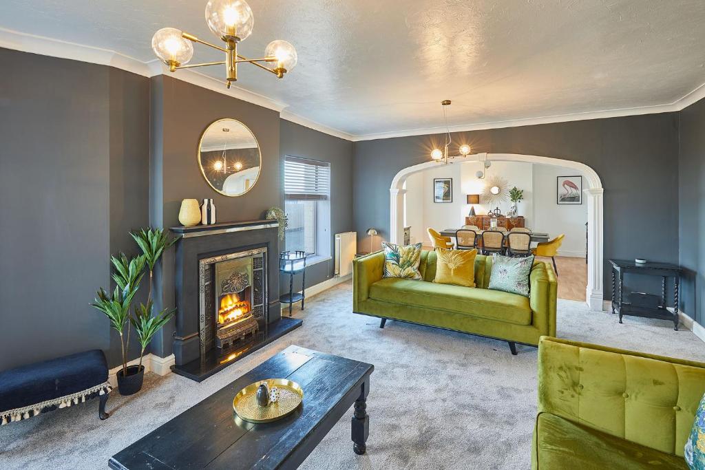 Host & Stay - Regency Mansions Apartment Accommodation image 1 Host & Stay - Regency Mansions Apartment image one