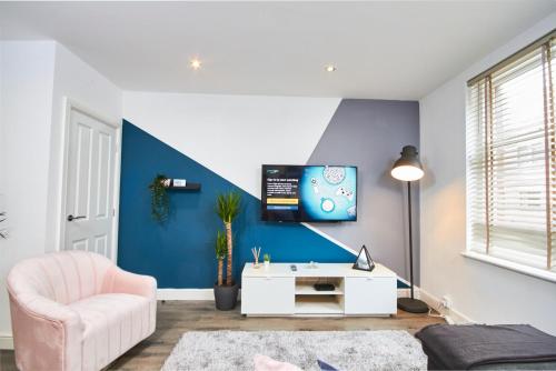 Stunning 2 bed Apartment - Central Location Accommodation image 3 Stunning 2 bed Apartment - Central Location image three