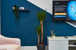 Stunning 2 bed Apartment - Central Location Accommodation image 2 Stunning 2 bed Apartment - Central Location image two