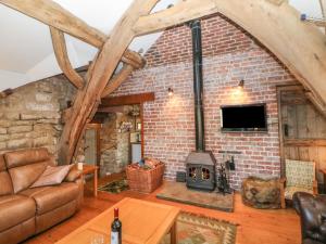 Wyndell Cruck Cottage image two
