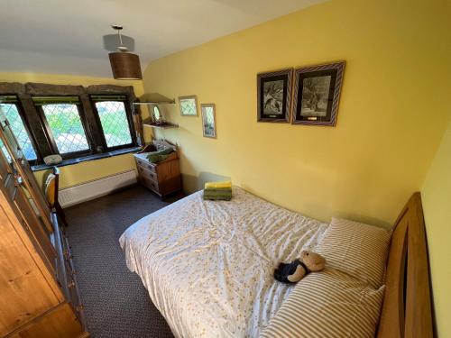 Stunning 2-Bed Cottage in Hebden Bridge Accommodation image 3 Stunning 2-Bed Cottage in Hebden Bridge image three