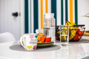 3 Bedroom house - OFFERS ON LONG BOOKINGS - FREE parking & WiFi Accommodation image 2 3 Bedroom house - OFFERS ON LONG BOOKINGS - FREE parking & WiFi image two