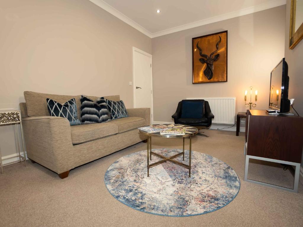 Pass the Keys Stones Throw Apartment, South Cliff, Scarborough Accommodation image 1 Pass the Keys Stones Throw Apartment, South Cliff, Scarborough image one