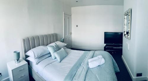 Stunning 3 bed residential home in Sheffield image three