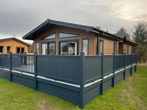 Blue Bell Lodge with Hot Tub Malton image three