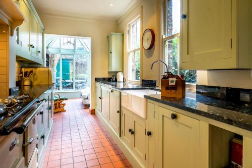 7 St John's Crescent Accommodation image 3 7 St John's Crescent image three