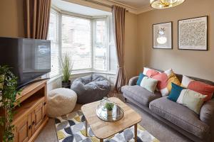 Host & Stay - Custard Cottage image two
