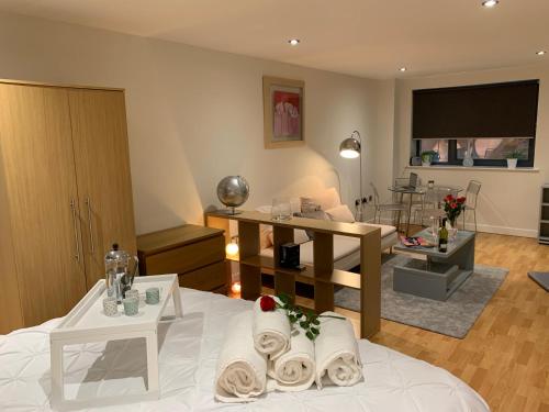 Modern, City Centre, Studio Apartment with FREE WIFI, GYM ACCESS, NETFLIX - West One Accommodation image 3 Modern, City Centre, Studio Apartment with FREE WIFI, GYM ACCESS, NETFLIX - West One image three