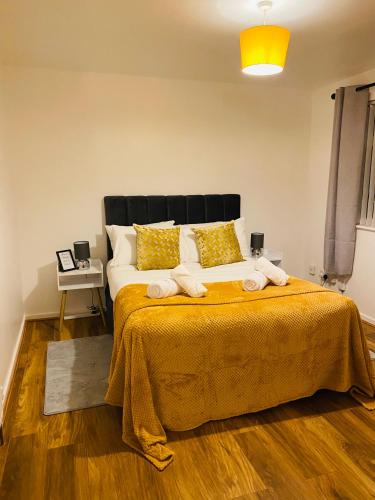 Cheerful home near City Centre,Station& RaceCourse image one
