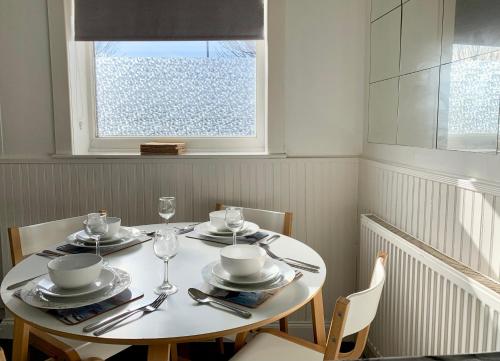 Cheerful 2 bedroom residential home - Free parking Accommodation image 3 Cheerful 2 bedroom residential home - Free parking image three