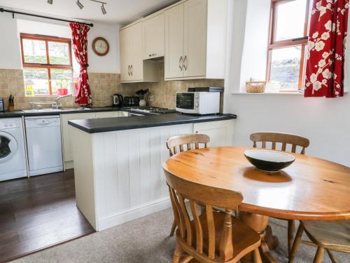 Rowan Cottage, Skipton image three