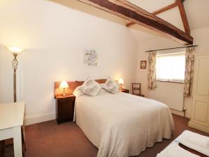 Henhouse Cottage, York image two