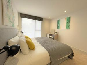 Spectacular 2 Bedroom Apartment in Great Location Accommodation image 2 Spectacular 2 Bedroom Apartment in Great Location image two