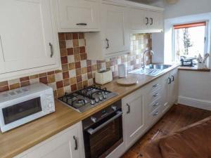 Pauls Fold Holiday Cottage image two