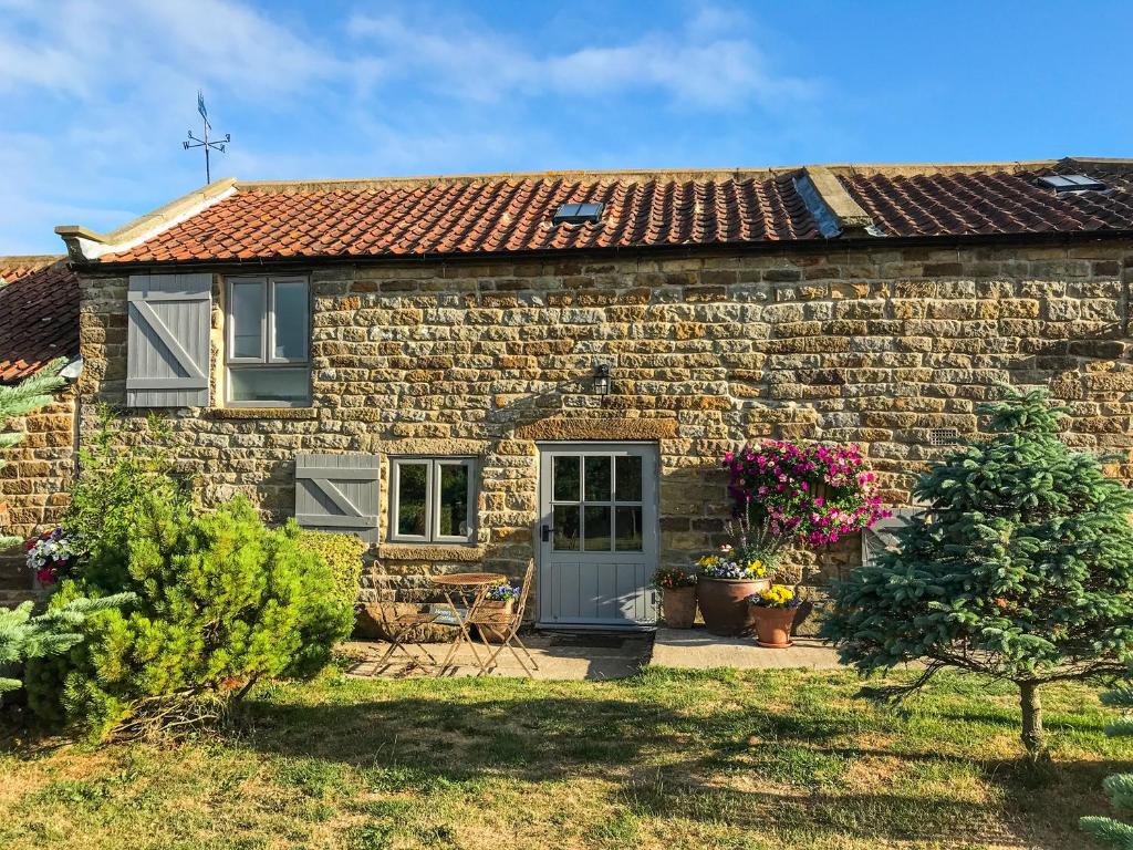 Honey Bee Cottage, Scarborough image one