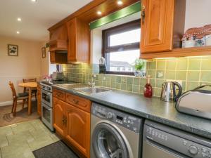 Acorn Cottage, Bradford image two