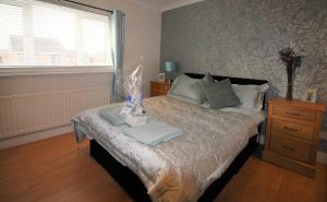 Semi Detached House - Large Enclosed Garden Accommodation image 2 Semi Detached House - Large Enclosed Garden image two