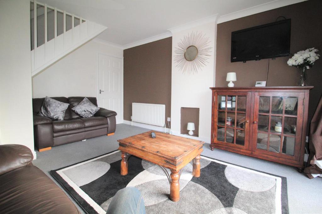 Semi Detached House - Large Enclosed Garden Accommodation image 1 Semi Detached House - Large Enclosed Garden image one