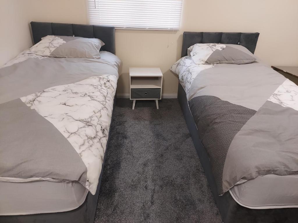 2-Beds Studio Located in Parkgate Rotherham Accommodation image 1 2-Beds Studio Located in Parkgate Rotherham image one