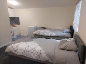 2-Beds Studio Located in Parkgate Rotherham Accommodation image 2 2-Beds Studio Located in Parkgate Rotherham image two