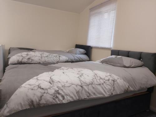 2-Beds Studio Located in Parkgate Rotherham Accommodation image 3 2-Beds Studio Located in Parkgate Rotherham image three