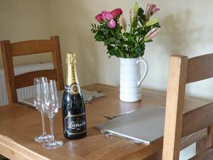Moorside Cottage image two