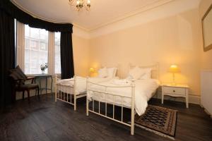 Pass the Keys Beautiful 1bedroom flat, close to the North Bay image two