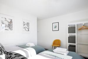 Charming 2 bed home, quiet village + free parking Accommodation image 2 Charming 2 bed home, quiet village + free parking image two