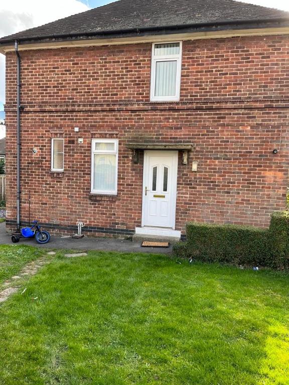 Milnrow Road - Spacious 3 bed house image one