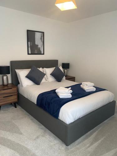 Icona - Stylish 2 bed apartment image three