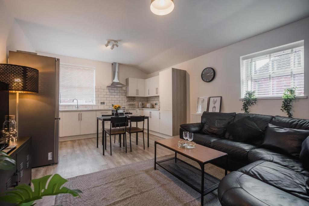 Newly Refurbished Sylish Hull 3 Bed Apartment Accommodation image 1 Newly Refurbished Sylish Hull 3 Bed Apartment image one